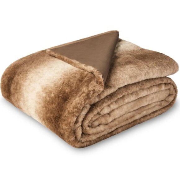 Member's Mark Luxury Faux Fur Throw 60" x 70" - Taupe Chinchilla - Picture 2 of 2